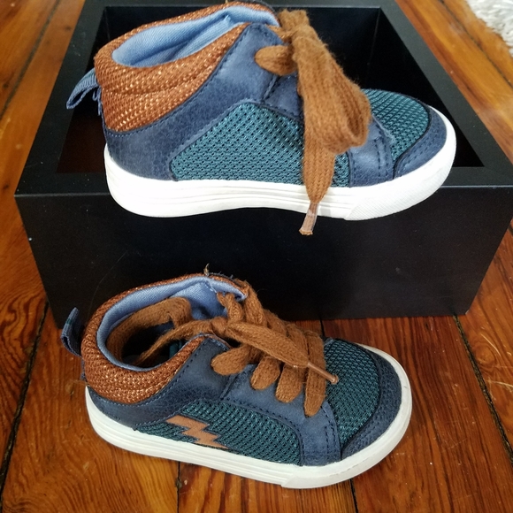 OshKosh Wren Lightning Bolt Sneaker 5 - Picture 1 of 6